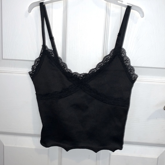 H&M black V-neck crop top with lace details at top, adjustable straps. - Picture 1 of 1